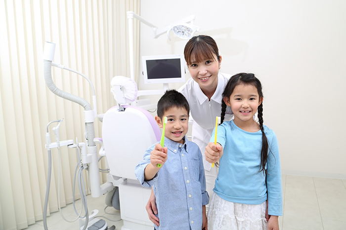 子供と歯科衛生士